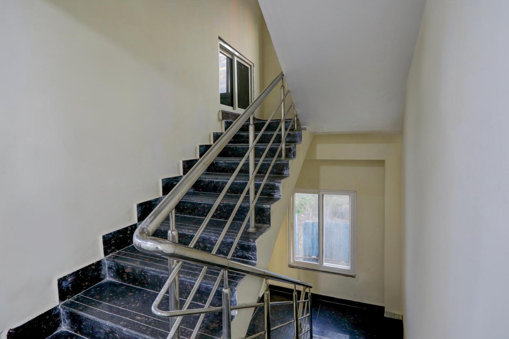 Super Townhouse The Cinco Bliss Near Ikea, Wells Forgo, Kims, Care Hospitals Hotel Hyderabad Exterior photo